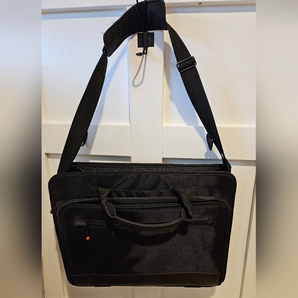 Lenovo ThinkPad 17 inch laptop black nylon bag